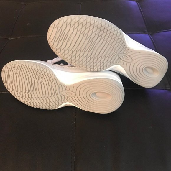 Easy spirit walking shoes size 5 - Picture 3 of 5